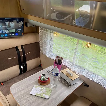 Camping-car Au Charme De La Foret Circuit Des 25 Bosses ラグジュアリーテント ル・ヴォドゥエ