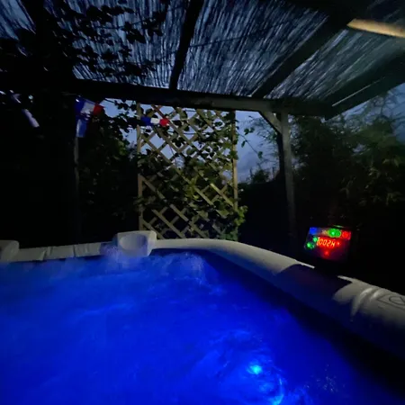 Luxury tent Camping-car Au Charme De La Foret Circuit Des 25 Bosses